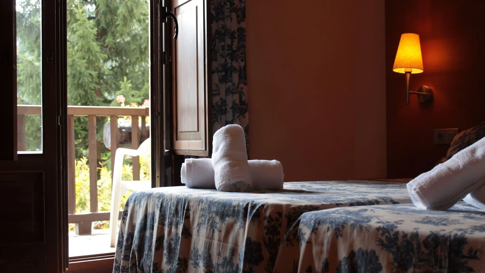 אספוט Hotel Saurat