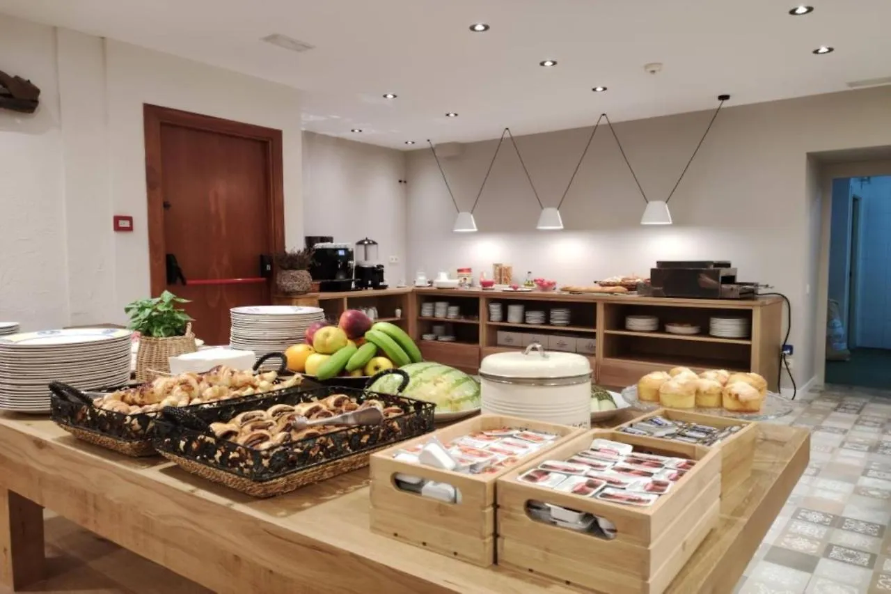 אספוט Hotel Saurat