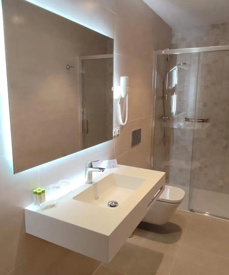 אספוט Hotel Saurat