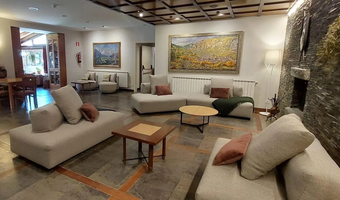 אספוט Hotel Saurat
