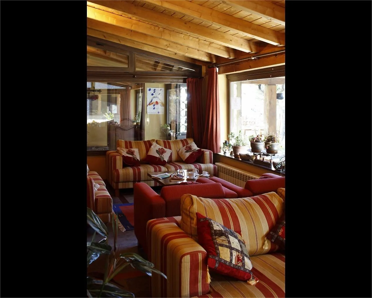 אספוט Hotel Saurat