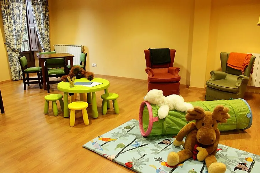 אספוט Hotel Saurat 3*,  ספרד